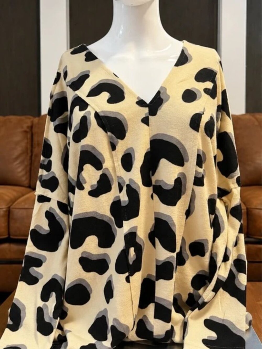 Oddi Oversized Leopard Print V-Neck Long Sleeve Top – Cream & Black